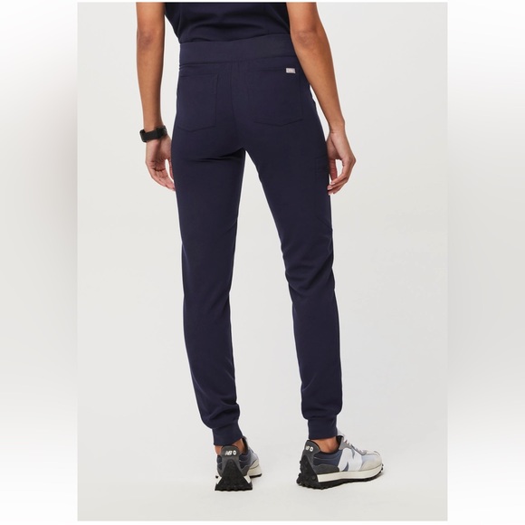 FIGS Zamora Joggers in size Small Regular - Picture 4 of 12